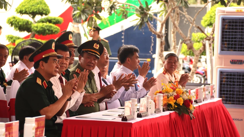 Dai-tuong-Phan-Van-Giang.JPG