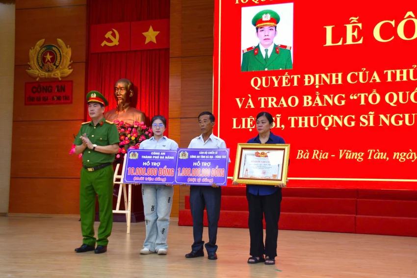 Thuong-si-Canh-sat-Co-dong.jpg