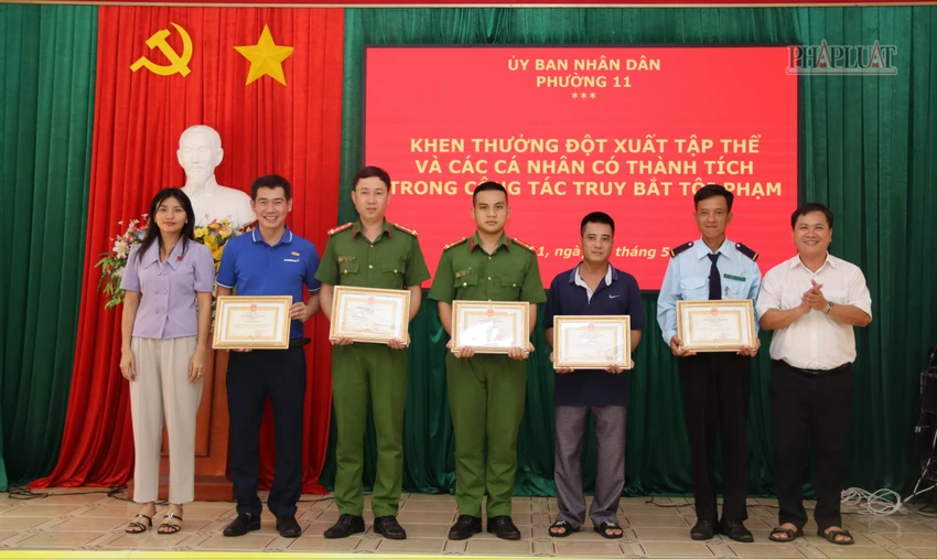 Khen thưởng cá nhân, tập thể tham gia khống chế, bắt giữ đối tượng cướp ngân hàng ở Vũng Tàu