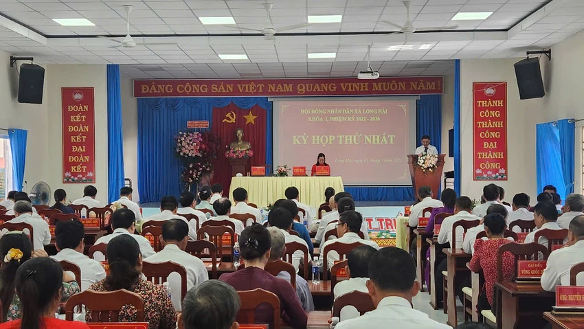 Kỳ họp thứ nhất HĐND xã Long Hải khóa I, nhiệm kỳ 2021-2026. Ảnh: TK
