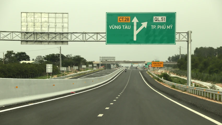 TP.HCM: cao tốc Biên Hòa - Vũng Tàu vẫn khẩn trương thi công