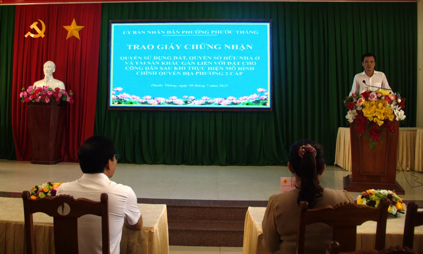 Trao-giay-chung-nhan-h4.jpg