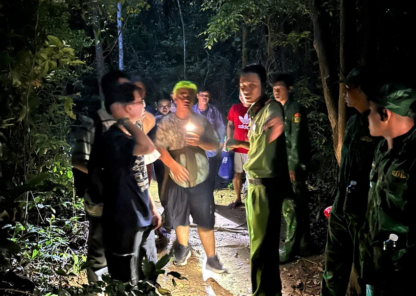 TP.HCM: Kịp thời tìm thấy nhóm du khách 6 người đi lạc trên núi Minh Đạm
