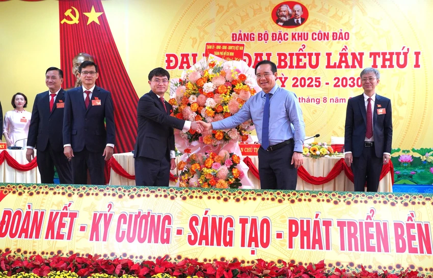 Chu-tich-UBND-TPHCM-h2.jpg