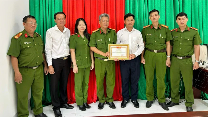 Từ nguồn tin nhân dân, công an xã ở TP.HCM và Đồng Nai phối hợp bắt nhanh đối tượng tàng trữ ma túy