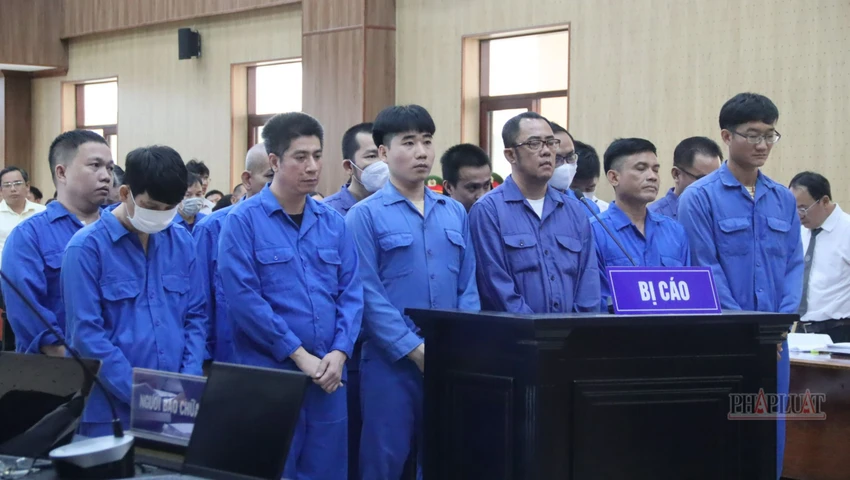 17 bị cáo