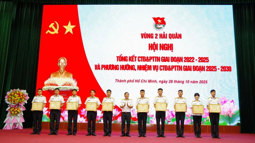 Vung-2-hai-quan-trao-thuong.JPG