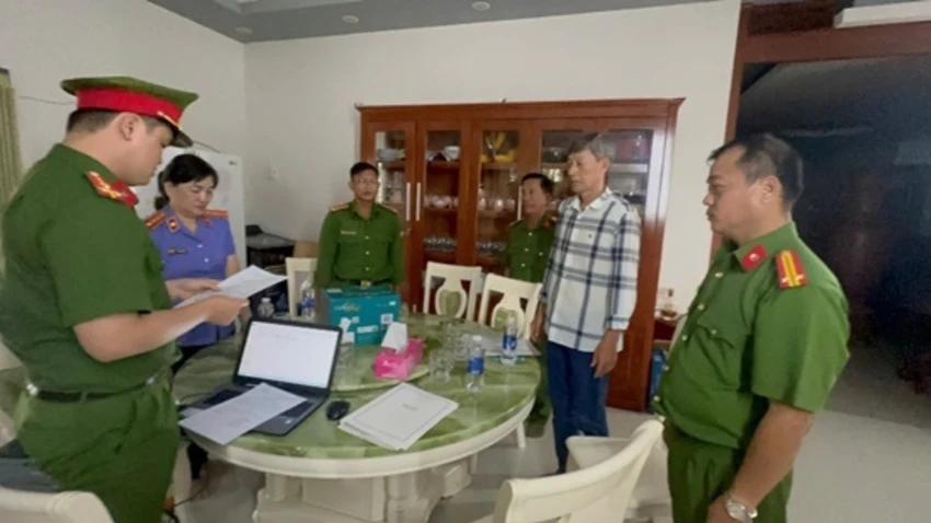 Nguyên Cục trưởng Cục Thuế tỉnh Cà Mau và một trưởng phòng bị khởi tố