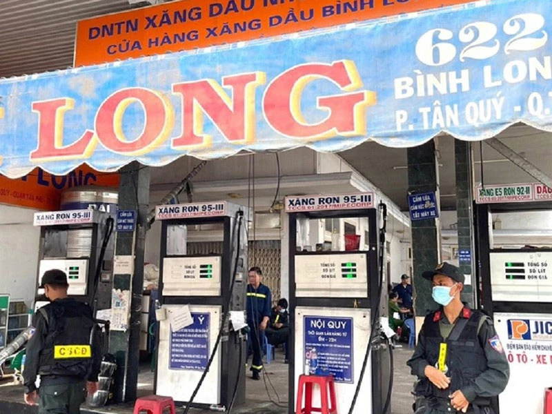 Xăng giả, người tiêu dùng không có cách nào để phát hiện ảnh 2 Xăng giả, người tiêu dùng không có cách nào để phát hiện ảnh 2
