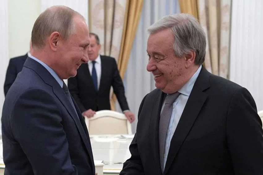 Tổng thống Nga Vladimir Putin (trái) tiếp đón Tổng thư ký LHQ Antonio Guterres ở thủ đô Moscow hôm 26-4. Ảnh: AFP Tổng thống Nga Vladimir Putin (trái) tiếp đón Tổng thư ký LHQ Antonio Guterres ở thủ đô Moscow hôm 26-4. Ảnh: AFP