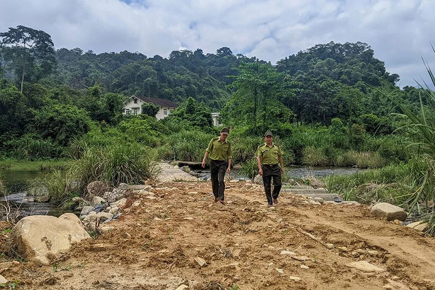 Đoạn đường tuần tra bị hư hỏng chưa được khắc phục. Ảnh: N.DO
