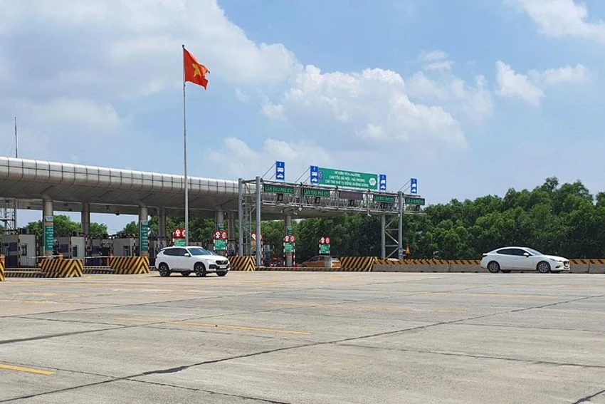 Ngày đầu cao tốc Hà Nội - Hải Phòng chính thức thu phí không dừng, phương tiện lưu thông thuận lợi. Ảnh: LÊ ĐỒNG Ngày đầu cao tốc Hà Nội - Hải Phòng chính thức thu phí không dừng, phương tiện lưu thông thuận lợi. Ảnh: LÊ ĐỒNG
