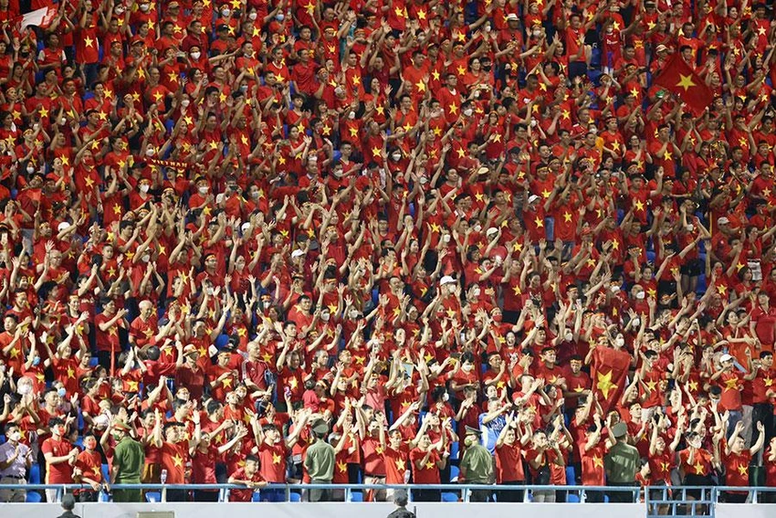 Trong khi Trung Quốc trả quyền đăng cai Asian Cup 2023 thì các sân bóng Việt Nam tại SEA Games lúc nào cũng đầy ắp khán giả. Ảnh: ANH PHƯƠNG Trong khi Trung Quốc trả quyền đăng cai Asian Cup 2023 thì các sân bóng Việt Nam tại SEA Games lúc nào cũng đầy ắp khán giả. Ảnh: ANH PHƯƠNG