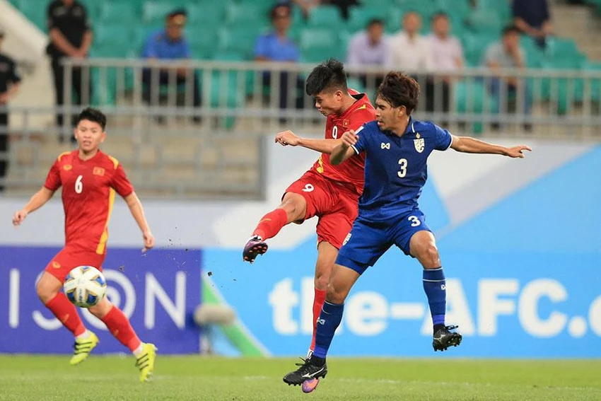 Văn Tùng, cầu thủ ghi bàn thắng tuyệt đẹp nâng tỉ số lên 2-1 bằng cú vô lê cháy lưới U-23 Thái Lan. Ảnh: ANH THỎA