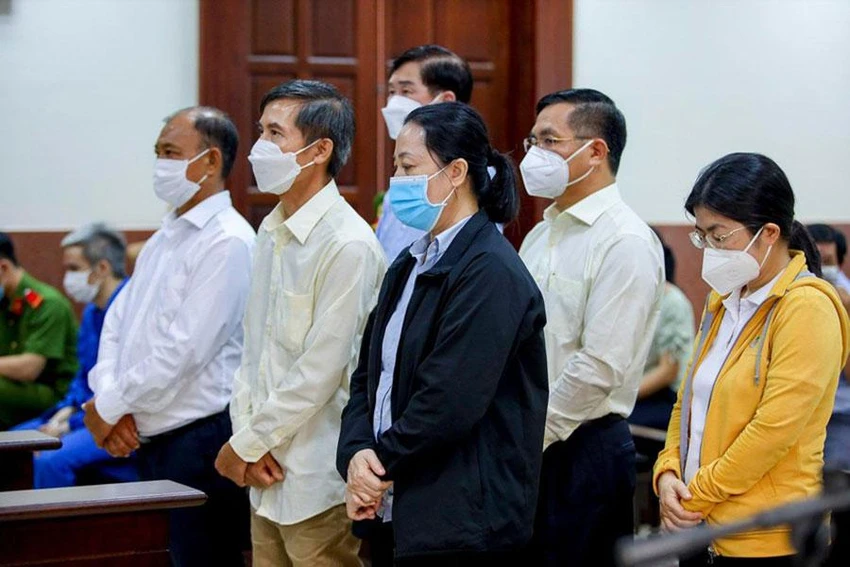 Các bị cáo nghe HĐXX tuyên án. Ảnh: NGUYỆT NHI Các bị cáo nghe HĐXX tuyên án. Ảnh: NGUYỆT NHI