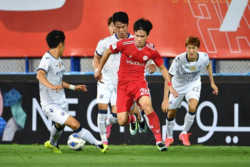 Hoàng Đức của Viettel được AFC đánh giá cao và đánh dấu là cầu thủ đáng xem tại AFC Cup. Ảnh: CTV Hoàng Đức của Viettel được AFC đánh giá cao và đánh dấu là cầu thủ đáng xem tại AFC Cup. Ảnh: CTV