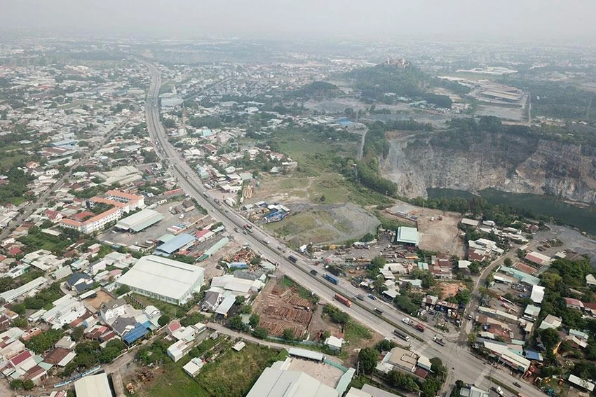 Một đoạn đường vành đai 3 qua địa phận tỉnh Bình Dương đã hoàn thành và đưa vào sử dụng. Ảnh: ĐT Một đoạn đường vành đai 3 qua địa phận tỉnh Bình Dương đã hoàn thành và đưa vào sử dụng. Ảnh: ĐT