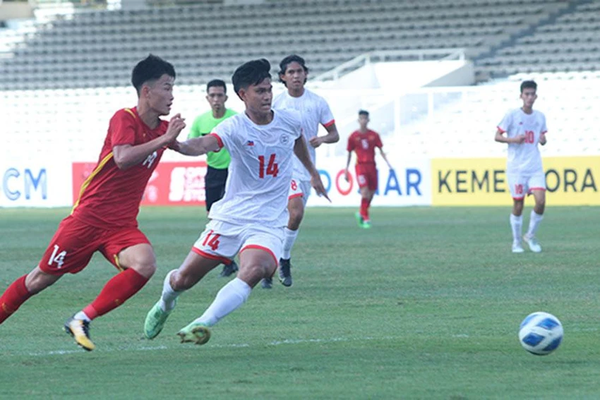 Chiến thắng 4-1 giúp thầy trò HLV Đinh Thế Nam tăng thêm sức mạnh tinh thần trong cuộc đua giành chiếc vé vào bán kết. Chiến thắng 4-1 giúp thầy trò HLV Đinh Thế Nam tăng thêm sức mạnh tinh thần trong cuộc đua giành chiếc vé vào bán kết.