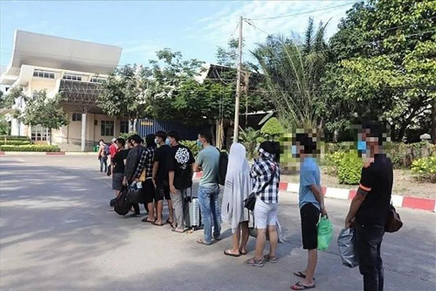 Một số người lao động của Việt Nam được giải cứu sau khi bị lừa bán sang Campuchia. Ảnh: CATP Một số người lao động của Việt Nam được giải cứu sau khi bị lừa bán sang Campuchia. Ảnh: CATP