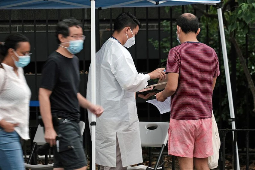 Một bàn đăng ký tiêm vaccine ngừa đậu mùa khỉ ở TP New York, Mỹ ngày 4-8. Ảnh: CNBC Một bàn đăng ký tiêm vaccine ngừa đậu mùa khỉ ở TP New York, Mỹ ngày 4-8. Ảnh: CNBC