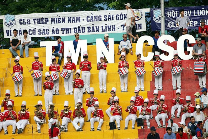 Hội Cổ động viên Cảng Sài Gòn tan rã dần khi đội bóng từ gốc đội bóng họ yêu thích cứ đổi tên, đổi chủ và mất bản sắc. Ảnh: XUÂN HUY Hội Cổ động viên Cảng Sài Gòn tan rã dần khi đội bóng từ gốc đội bóng họ yêu thích cứ đổi tên, đổi chủ và mất bản sắc. Ảnh: XUÂN HUY