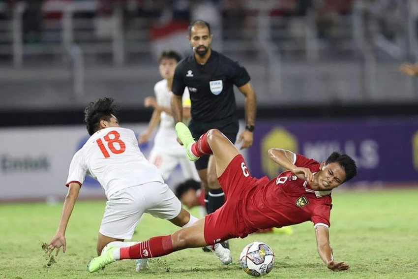 Trận thua ngược Indonesia 2-3 sau khi quá hưng phấn và để thua hai bàn liên tiếp. Ảnh: AFC Trận thua ngược Indonesia 2-3 sau khi quá hưng phấn và để thua hai bàn liên tiếp. Ảnh: AFC