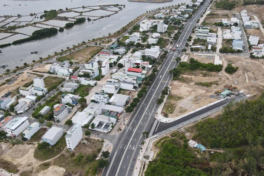 TP Nha Trang đang lấy ý kiến về phương án đấu giá 78 lô biệt thự ở khu tái định cư Hòn Rớ II. Ảnh: HUỲNH HẢI TP Nha Trang đang lấy ý kiến về phương án đấu giá 78 lô biệt thự ở khu tái định cư Hòn Rớ II. Ảnh: HUỲNH HẢI