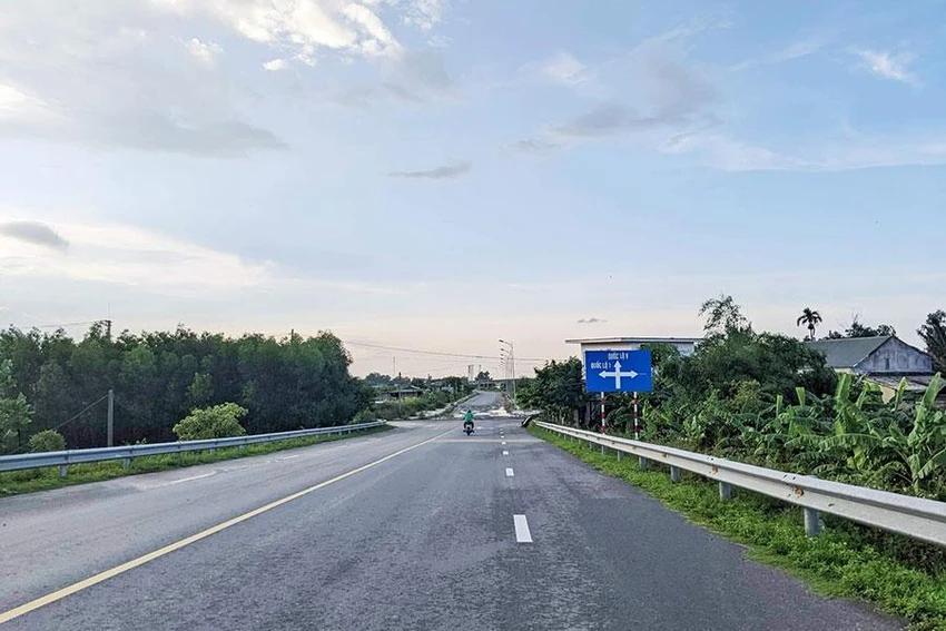 Dự án đường tránh phía đông, TP Đông Hà (Quảng Trị) hiện mới được đầu tư 13 km, còn 4 km chưa được đầu tư. Ảnh: NGUYỄN DO