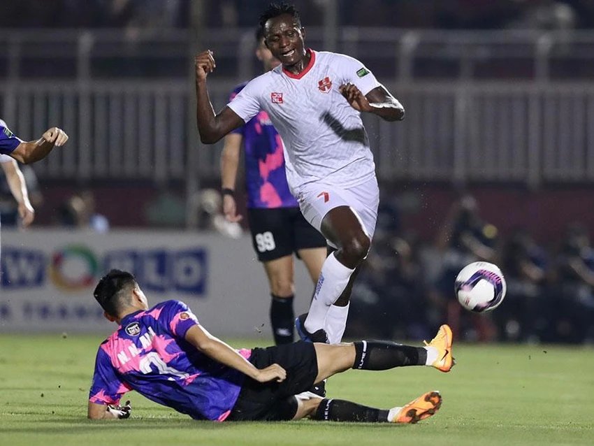 Sài Gòn FC đang ở đáy bảng và họ sẽ phải đứng dậy gồng mình kiếm điểm trên sân Hòa Xuân. Ảnh: ANH DUY Sài Gòn FC đang ở đáy bảng và họ sẽ phải đứng dậy gồng mình kiếm điểm trên sân Hòa Xuân. Ảnh: ANH DUY