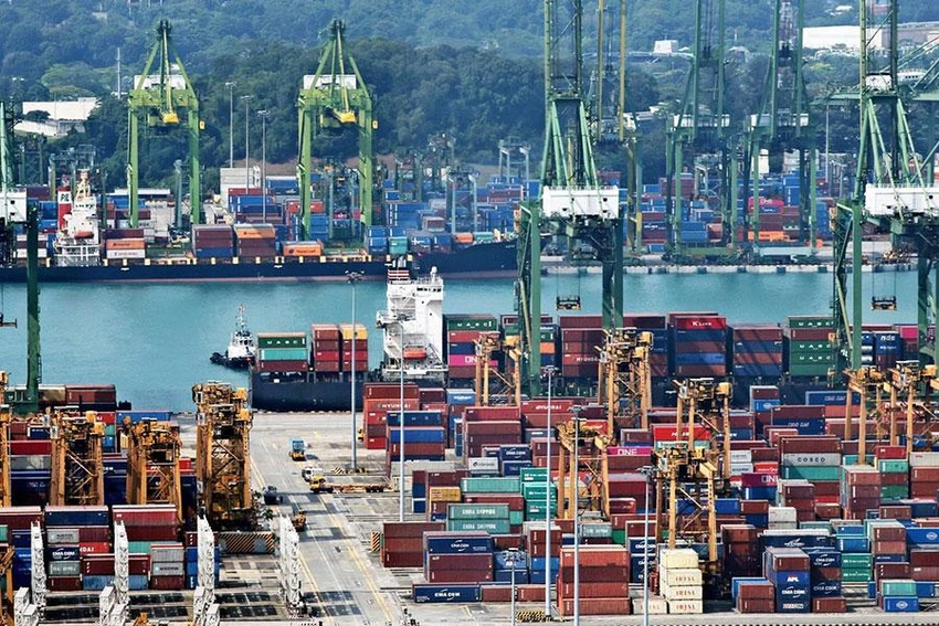 Quang cảnh một cảng biển ở Singapore hồi tháng 10. Ảnh: AFP Quang cảnh một cảng biển ở Singapore hồi tháng 10. Ảnh: AFP
