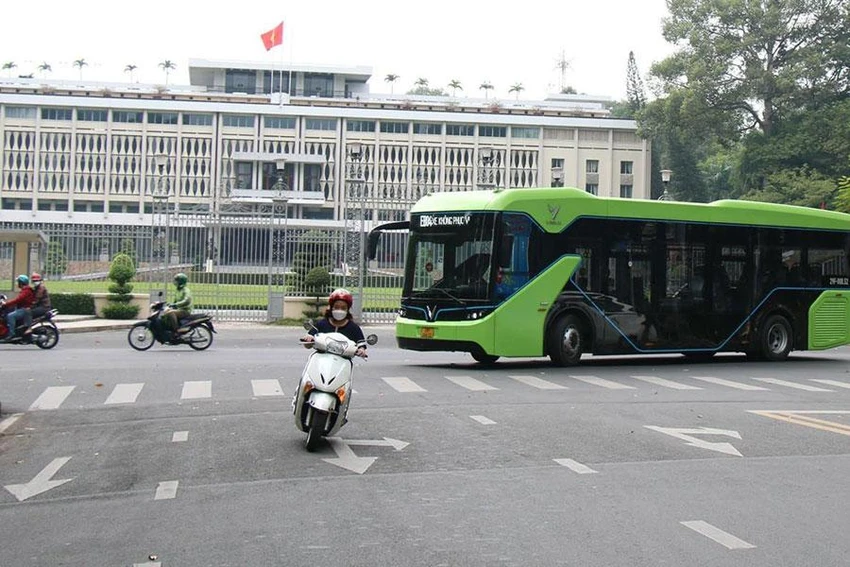 Xe buýt điện ở TP.HCM đang được người dân yêu thích bởi sự tiện lợi, văn minh, hiện đại. Ảnh: ĐT Xe buýt điện ở TP.HCM đang được người dân yêu thích bởi sự tiện lợi, văn minh, hiện đại. Ảnh: ĐT