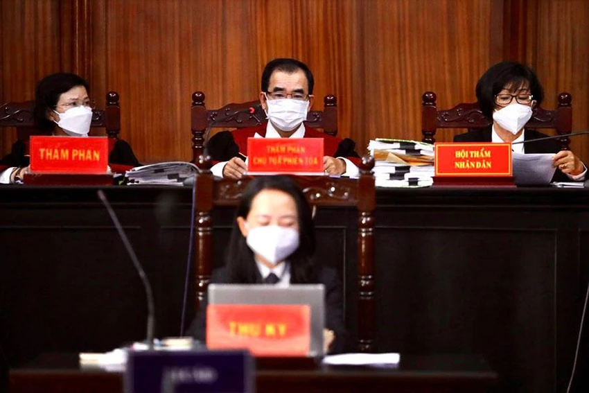 Hội thẩm nhân dân trong thành phần HĐXX một phiên tòa sơ thẩm tại TAND TP.HCM. Ảnh: NGUYỆT NHI