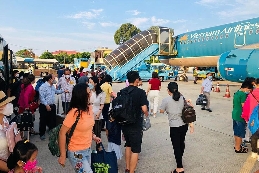 Các địa phương cho biết sẽ tăng cường phương tiện đón khách đối với các chuyến bay đêm muộn tại các sân bay. Ảnh: P.ĐIỀN Các địa phương cho biết sẽ tăng cường phương tiện đón khách đối với các chuyến bay đêm muộn tại các sân bay. Ảnh: P.ĐIỀN