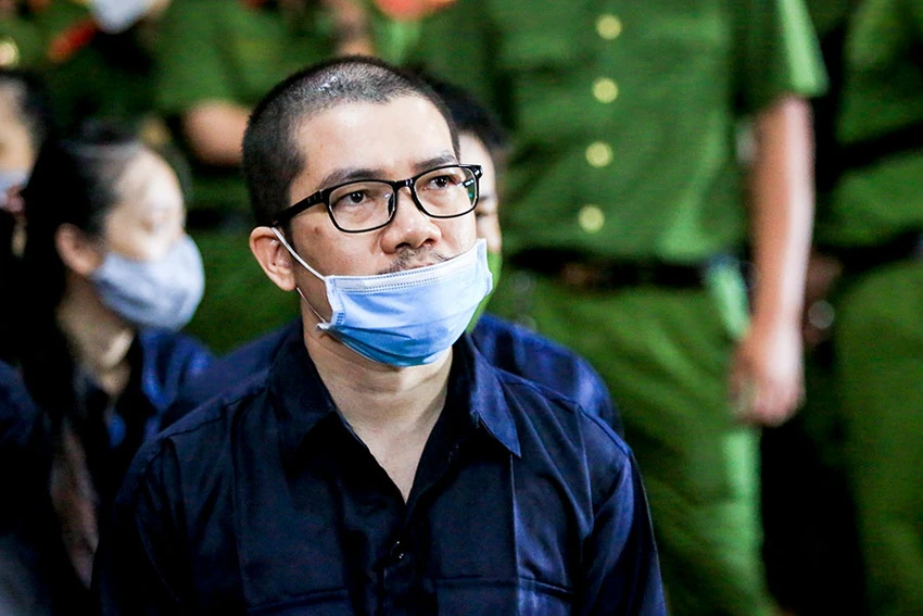 Bị cáo Nguyễn Thái Luyện bị VKS đề nghị án chung thân về tội lừa đảo chiếm đoạt tài sản. Ảnh: NGUYỆT NHI Bị cáo Nguyễn Thái Luyện bị VKS đề nghị án chung thân về tội lừa đảo chiếm đoạt tài sản. Ảnh: NGUYỆT NHI