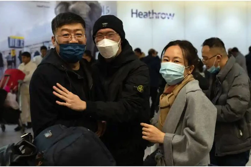Hành khách trên một chuyến bay từ Thượng Hải đến sân bay Heathrow ở London (Anh) hồi tháng 12-2022. Ảnh: GETTY IMAGES Hành khách trên một chuyến bay từ Thượng Hải đến sân bay Heathrow ở London (Anh) hồi tháng 12-2022. Ảnh: GETTY IMAGES