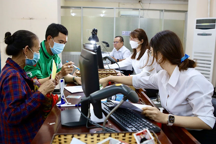Người dân đến liên hệ làm việc tại TAND TP.HCM những ngày đầu làm việc trở lại sau tết Nguyên đán. Ảnh: NGUYỆT NHI Người dân đến liên hệ làm việc tại TAND TP.HCM những ngày đầu làm việc trở lại sau tết Nguyên đán. Ảnh: NGUYỆT NHI