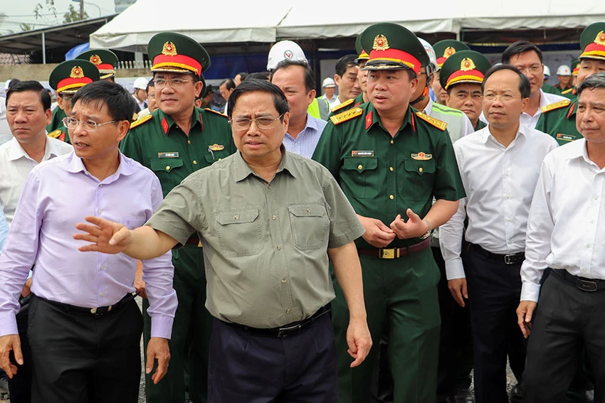 Thủ tướng yêu cầu các đơn vị thi công dự án cao tốc phải đảm bảo chất lượng, kỹ thuật, mỹ thuật, an toàn lao động. Ảnh: CHÂU ANH