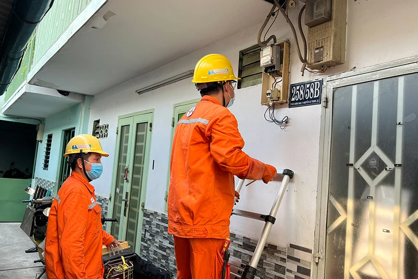 So với Quyết định 34/2017 thì giá bán lẻ điện bình quân tối thiểu tăng 220 đồng,tối đa tăng 538 đồng/kWh. Ảnh minh họa: ĐÀO TRANG So với Quyết định 34/2017 thì giá bán lẻ điện bình quân tối thiểu tăng 220 đồng,tối đa tăng 538 đồng/kWh. Ảnh minh họa: ĐÀO TRANG