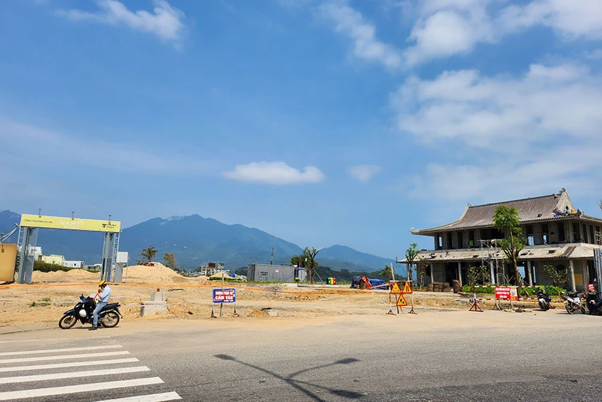 Khu du lịch sinh thái Nam Ô còn một hồ sơ đất thổ cư chưa bàn giao. Ảnh: TẤN VIỆT