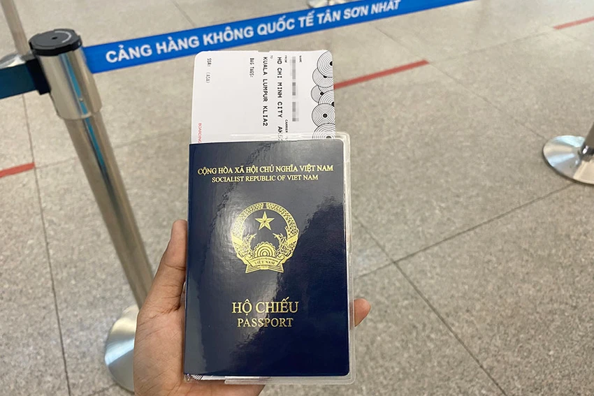 Bộ Công an đề xuất bổ sung quy định về hình thức, trình tự và thủ tục thực hiện đề nghị cấp hộ chiếu phổ thông qua giao dịch điện tử. Ảnh: NGUYỆT NHI
