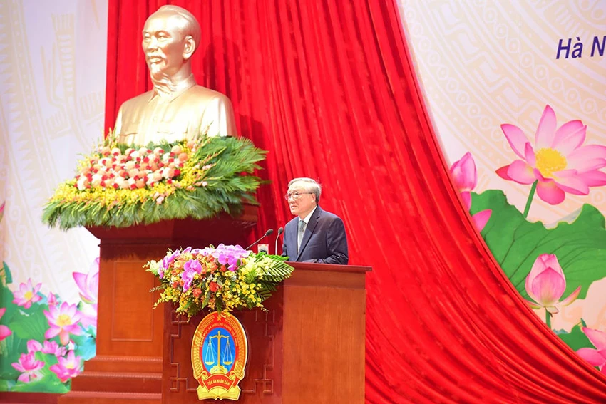 Chánh án TAND Tối cao Nguyễn Hòa Bình phát biểu tại hội nghị. Ảnh: CTV