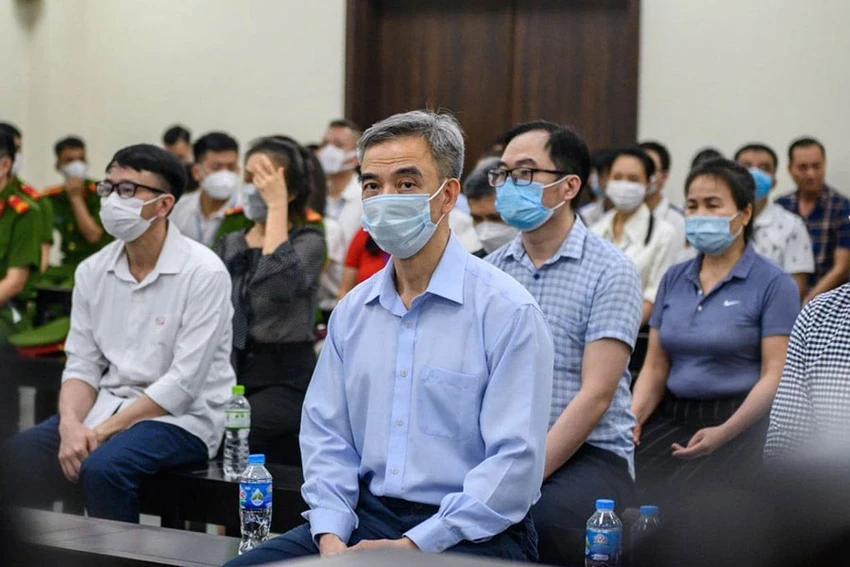 Ông Nguyễn Quang Tuấn (cựu giám đốc BV Tim Hà Nội) bị phạt ba năm tù. Ảnh: CTV