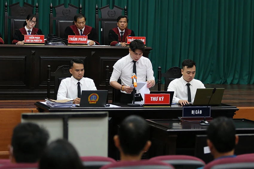 Dù là án hành chính, dân sự, lao động hay hình sự thì một thư ký tòa đều có thể xử lý các công việc liên quan. Ảnh: HOÀNG GIANG Dù là án hành chính, dân sự, lao động hay hình sự thì một thư ký tòa đều có thể xử lý các công việc liên quan. Ảnh: HOÀNG GIANG
