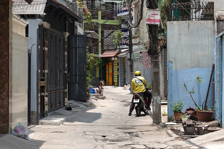 Hẻm 694 Nguyễn Kiệm sắp tới sẽ được quận Phú Nhuận đề xuất chủ trương đầu tư mở rộng. Ảnh: SĐ
