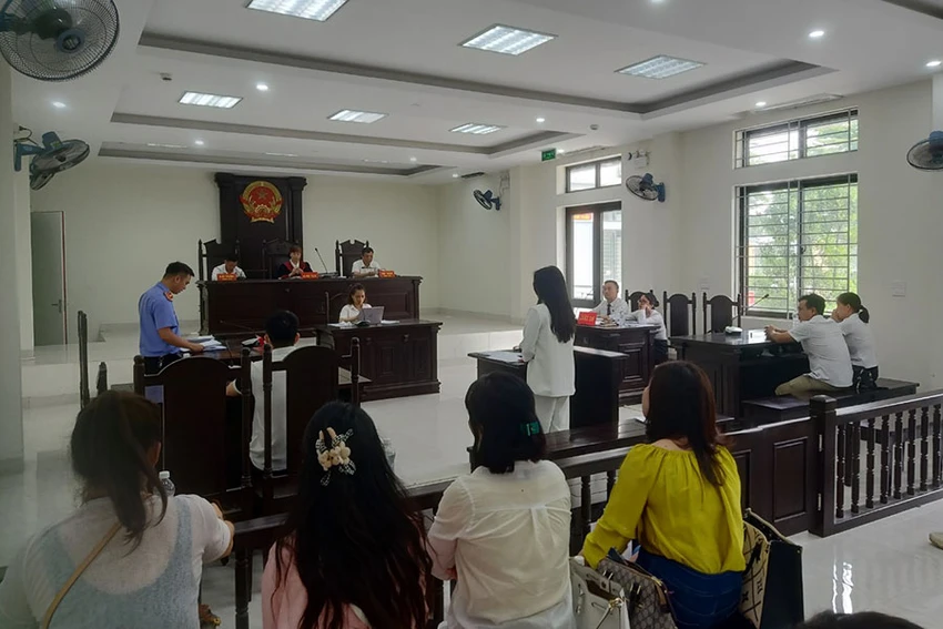 Phiên tòa xử vụ xâm phạm quyền sở hữu công nghiệp tại TAND quận Bắc Từ Liêm, Hà Nội ngày 22-6. Ảnh: BÙI TRANG Phiên tòa xử vụ xâm phạm quyền sở hữu công nghiệp tại TAND quận Bắc Từ Liêm, Hà Nội ngày 22-6. Ảnh: BÙI TRANG