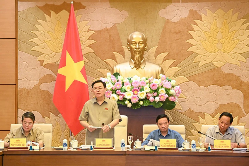 Chủ tịch Quốc hội Vương Đình Huệ tại buổi làm việc. Ảnh: PHẠM THẮNG Chủ tịch Quốc hội Vương Đình Huệ tại buổi làm việc. Ảnh: PHẠM THẮNG