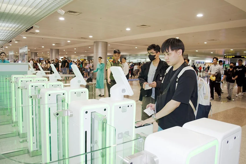 Chính sách visa mới sẽ kích cầu lượng lớn khách quốc tế đến Việt Nam trong thời gian tới. Ảnh: P.ĐIỀN Chính sách visa mới sẽ kích cầu lượng lớn khách quốc tế đến Việt Nam trong thời gian tới. Ảnh: P.ĐIỀN