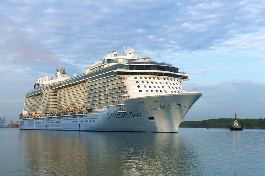 Du thuyền hạng sang Spectrum of the Seas cập cảng Cái Mép - Thị Vải vào ngày 22-8. Ảnh: P.ĐIỀN Du thuyền hạng sang Spectrum of the Seas cập cảng Cái Mép - Thị Vải vào ngày 22-8. Ảnh: P.ĐIỀN