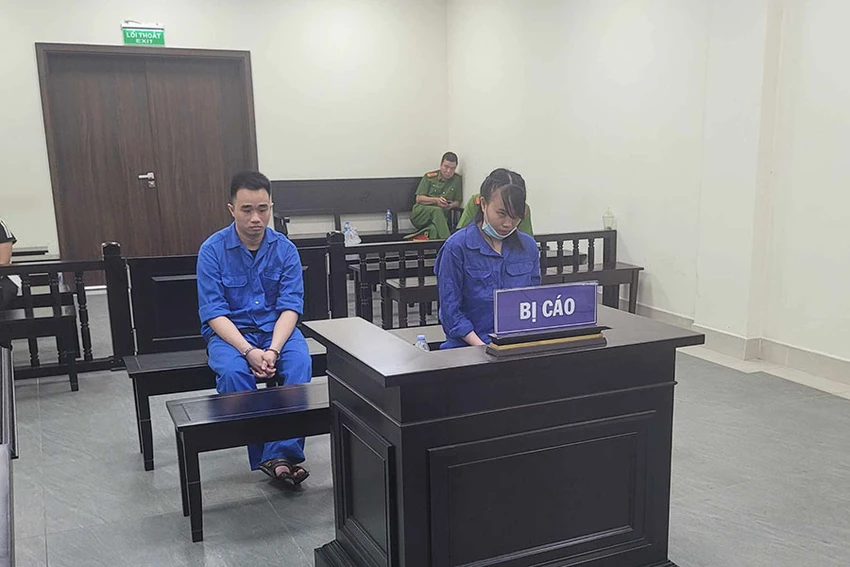 Vợ chồng bị cáo Đoàn Diệu Linh - Hoàng Thế Vũ tại phiên tòa. Ảnh: CTV