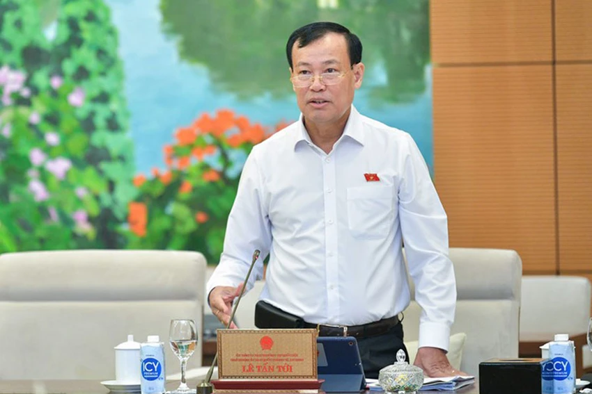 Chủ nhiệm Ủy ban Quốc phòng và An ninh Lê Tấn Tới phát biểu tại phiên họp ngày 13-9. Ảnh: PHẠM THẮNG